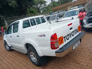 Toyota Hilux 2012 White