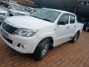 Toyota Hilux 2012 White