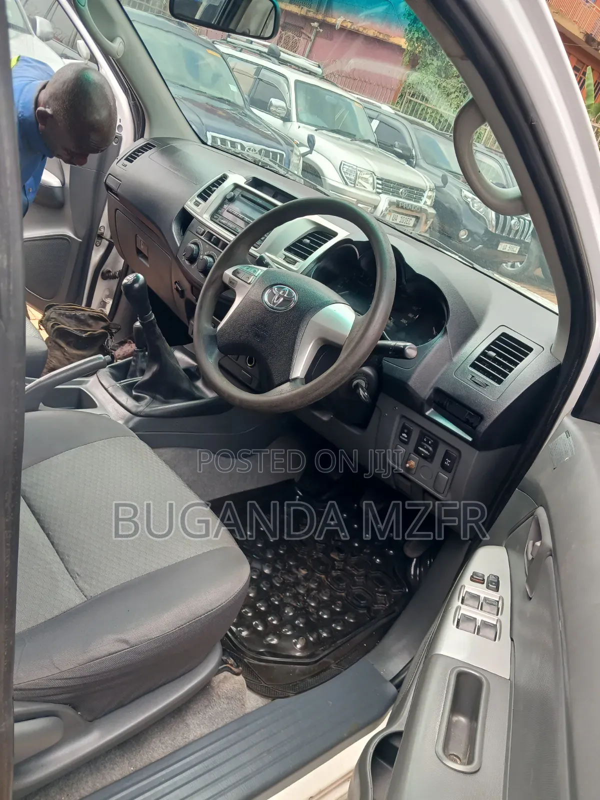 Toyota Hilux 2012 White
