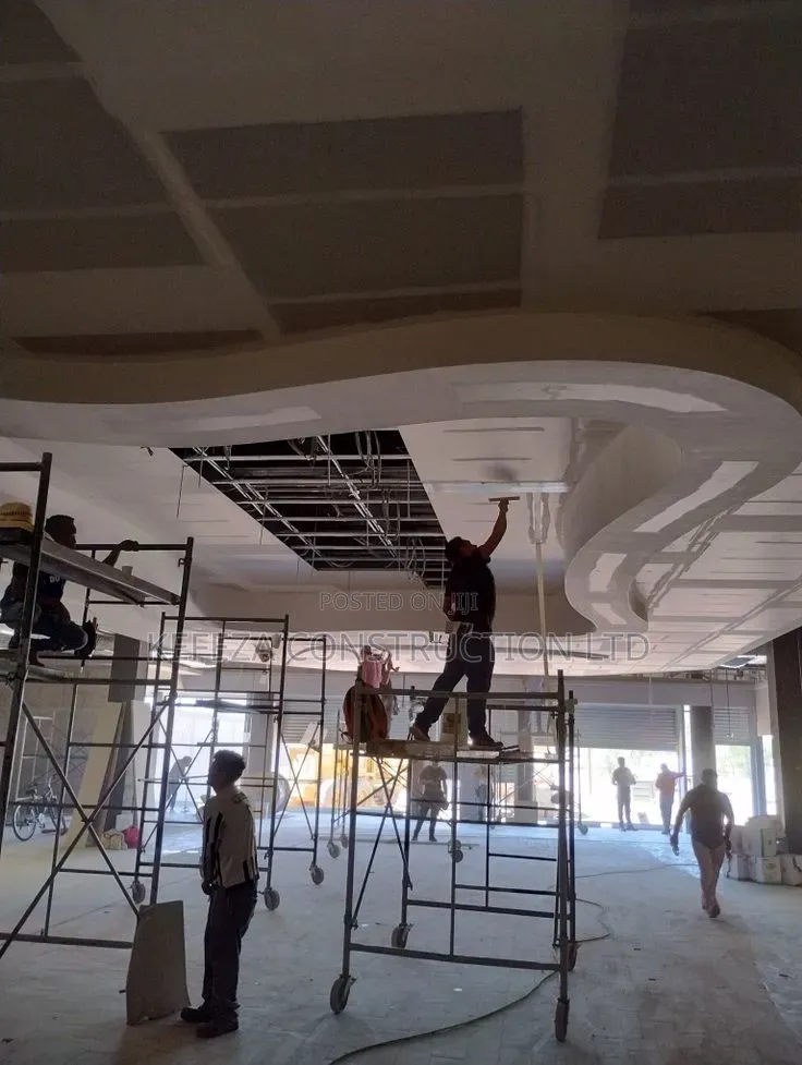 Extensive Decorative Ceiling