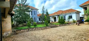 5bdrm Mansion in Zion Esates, Wakiso / Wakiso for sale