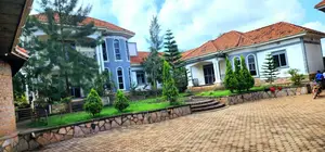 5bdrm Mansion in Zion Esates, Wakiso / Wakiso for sale
