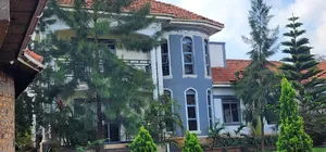 5bdrm Mansion in Zion Esates, Wakiso / Wakiso for sale