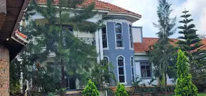5bdrm Mansion in Zion Esates, Wakiso / Wakiso for sale