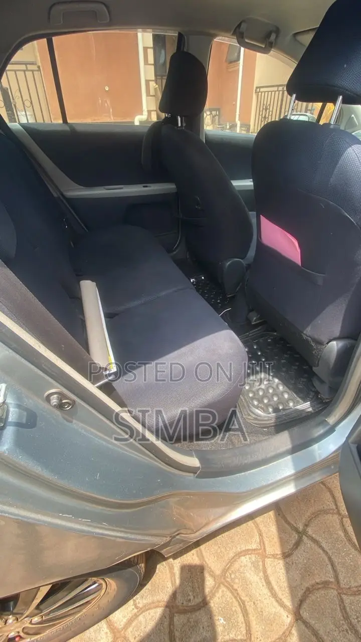 Toyota Vitz 2007 Silver
