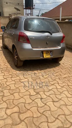 Toyota Vitz 2007 Silver