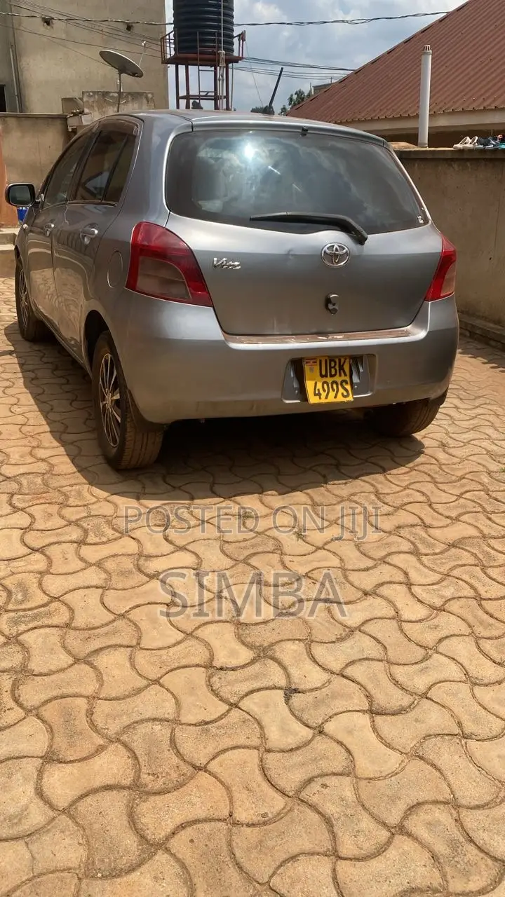 Toyota Vitz 2007 Silver