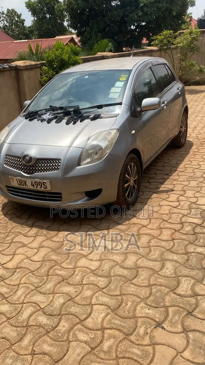Toyota Vitz 2007 Silver