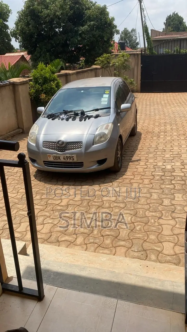 Toyota Vitz 2007 Silver