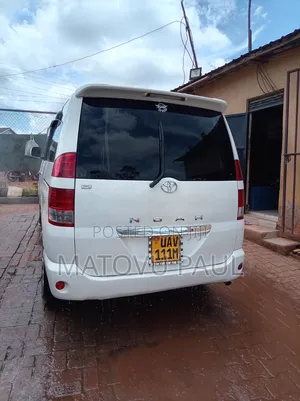 Toyota Noah 2.0 AWD (8 Seater) 2002 White