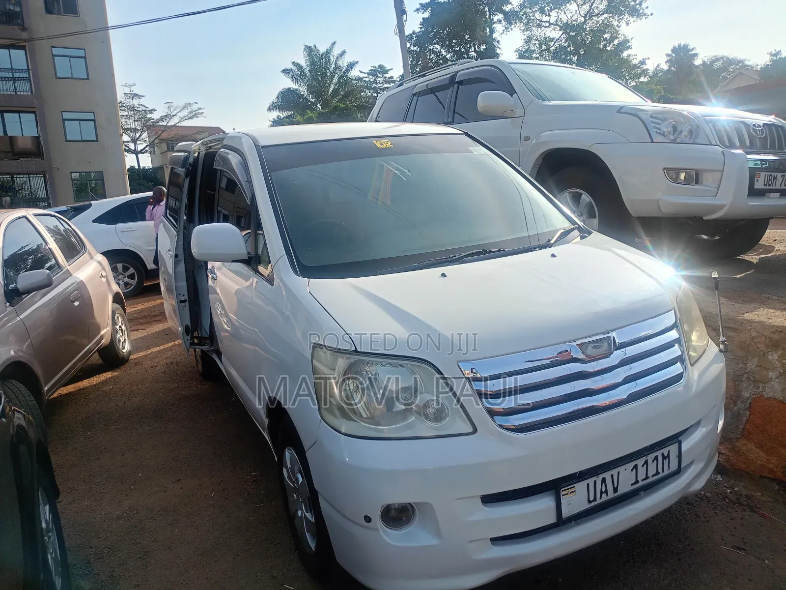 Toyota Noah 2.0 AWD (8 Seater) 2002 White