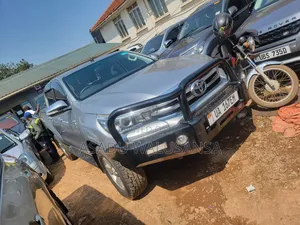 Toyota Hilux 2016 Silver