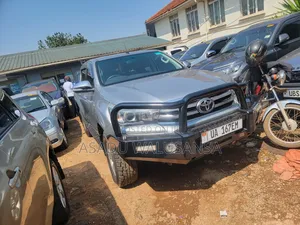 Toyota Hilux 2016 Silver