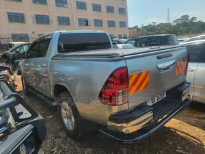 Toyota Hilux 2016 Silver