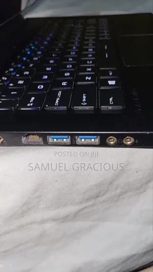 Laptop MSI GS65 Stealth Thin 8RF 16GB Intel Core i7 SSHD+SSD 1.5T