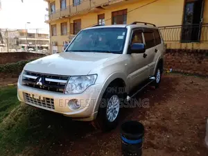 Mitsubishi Pajero 2012