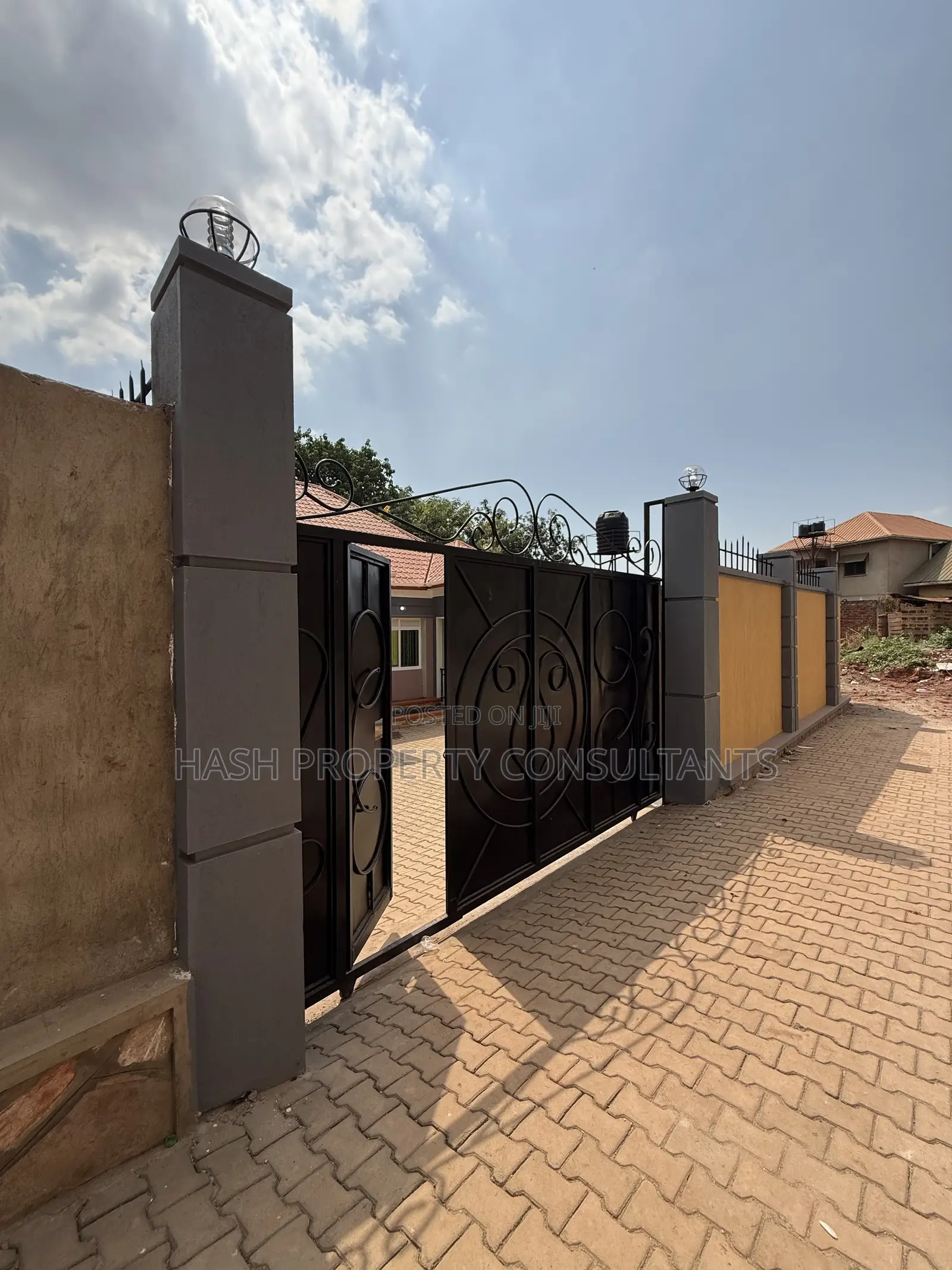 3bdrm House in Lukuli, Makindye for sale