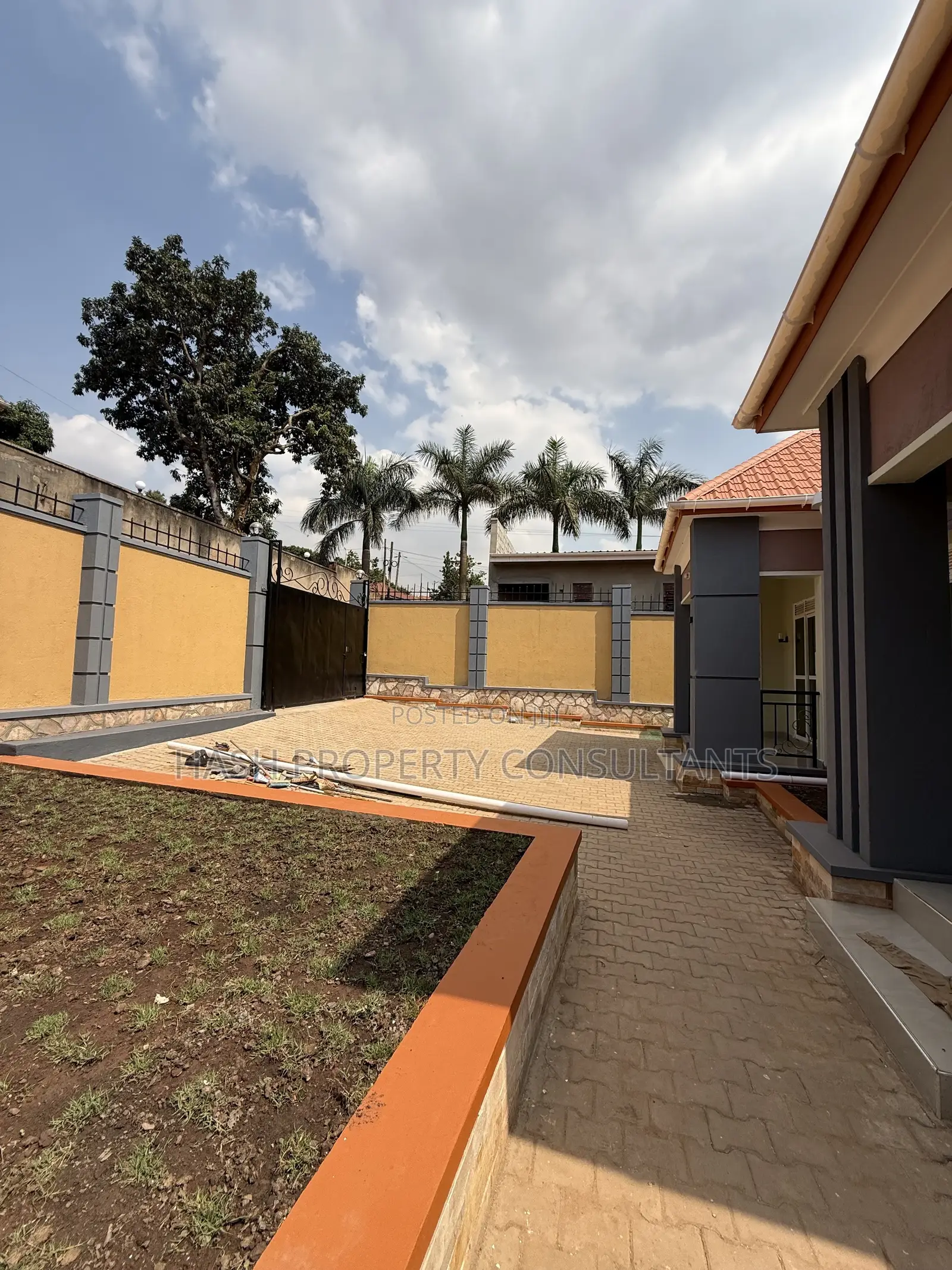 3bdrm House in Lukuli, Makindye for sale