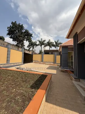 3bdrm House in Lukuli, Makindye for sale