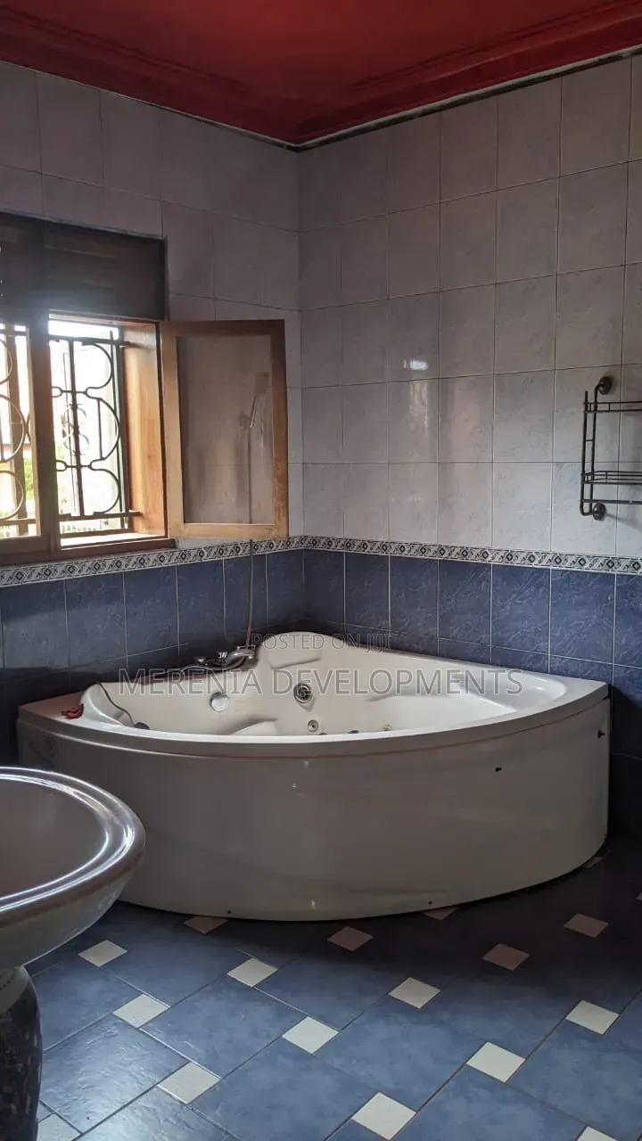 4bdrm House in Buziga, Makindye for rent
