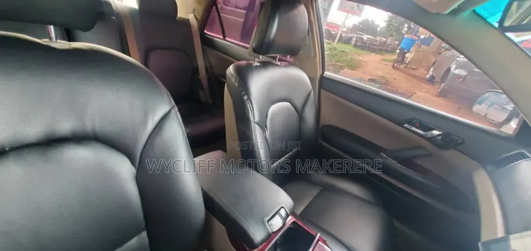Toyota Voxy 2009 Silver