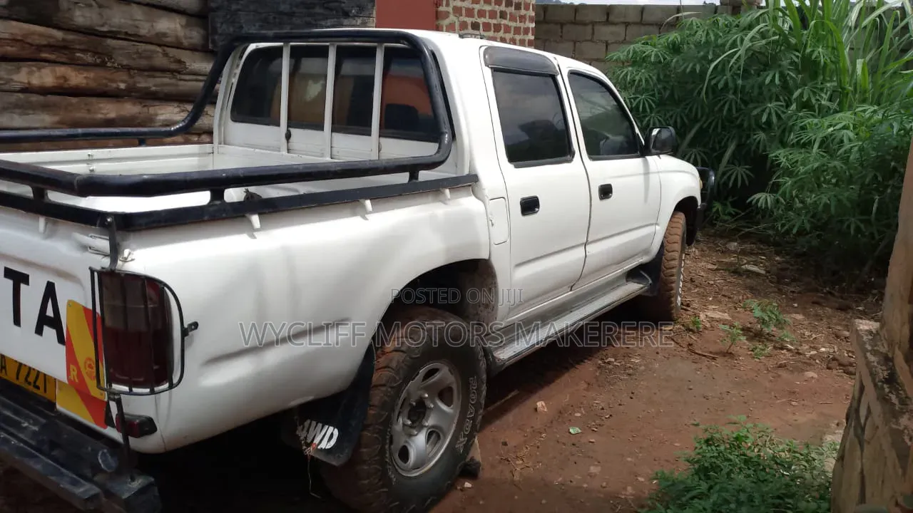 Toyota Voxy 2004 Blue