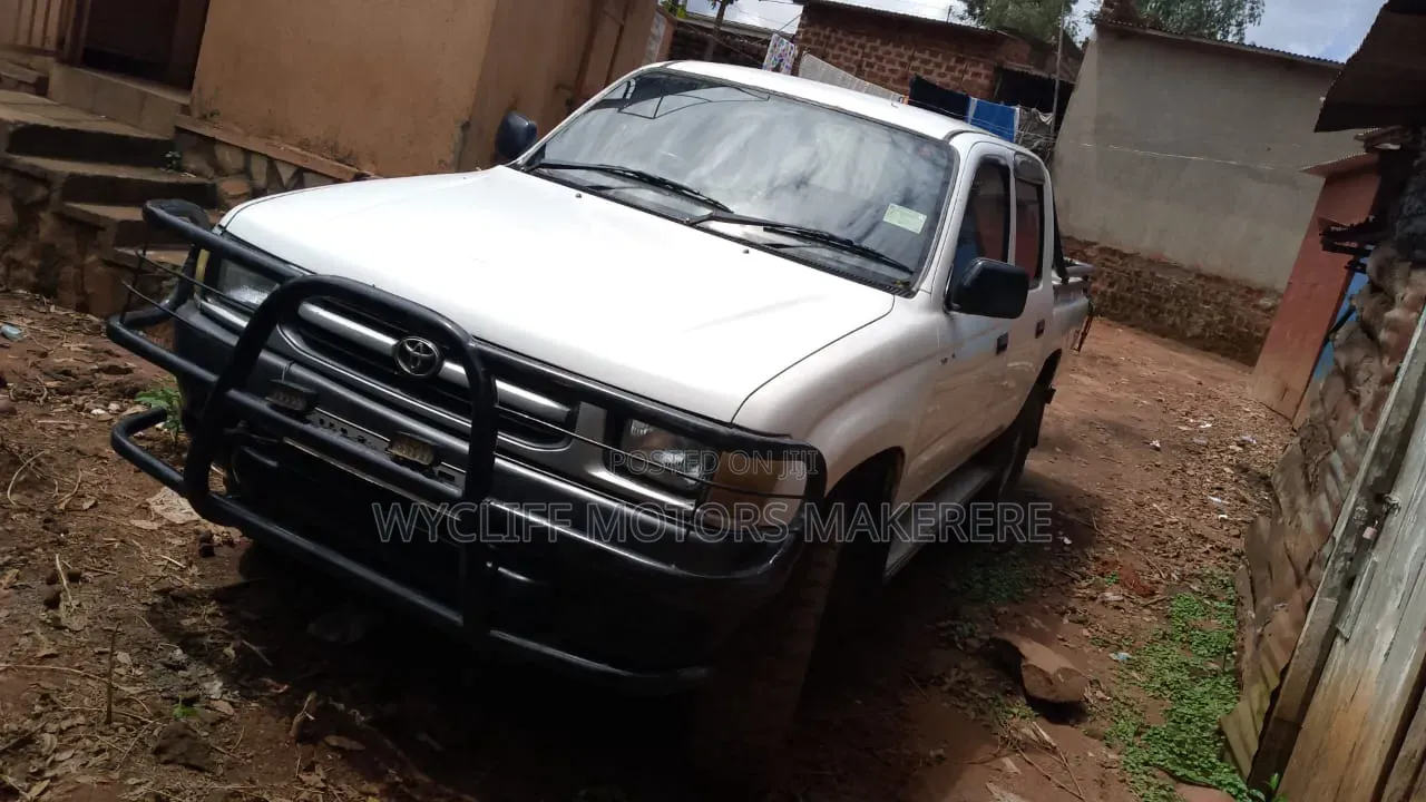 Toyota Voxy 2004 Blue