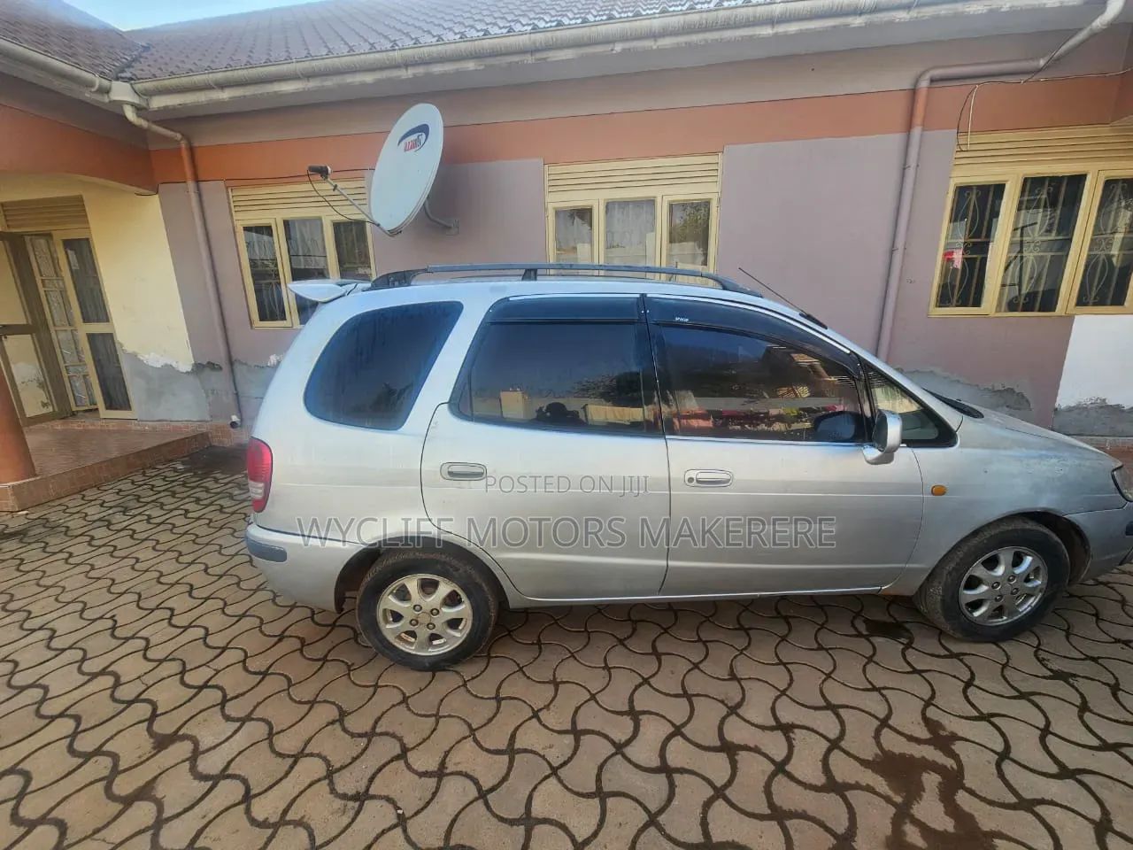 Toyota Voxy 2001 Green