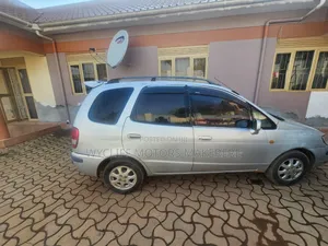 Toyota Voxy 2001 Green