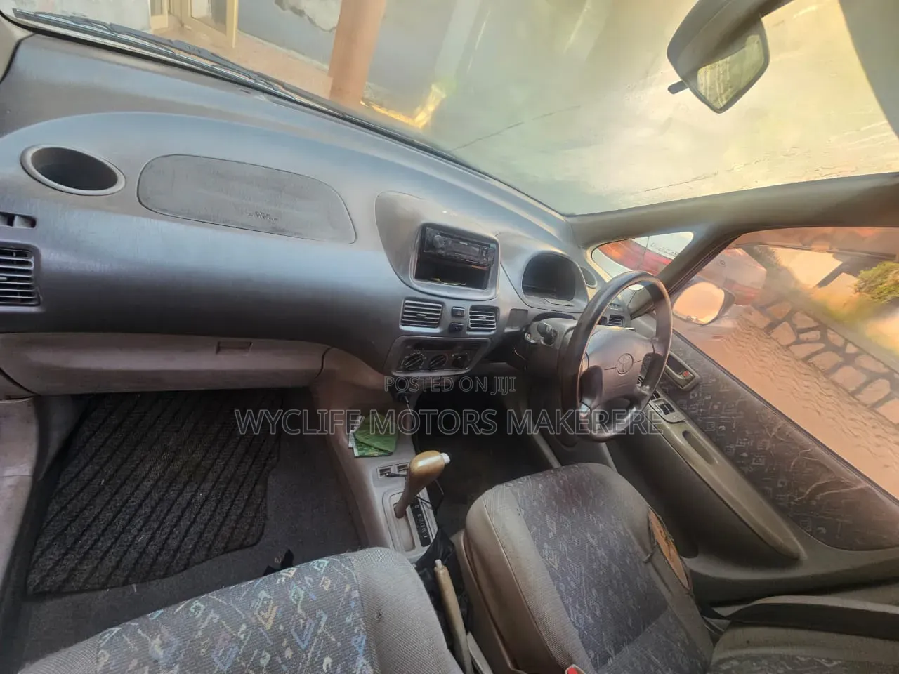 Toyota Voxy 2001 Green