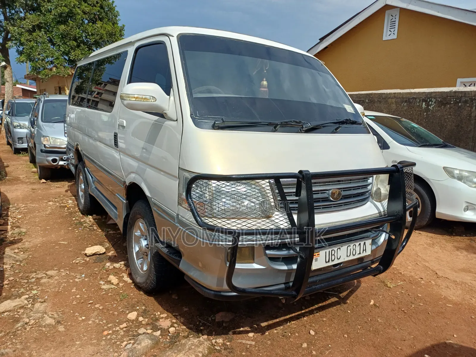 Toyota HiAce 2005 White