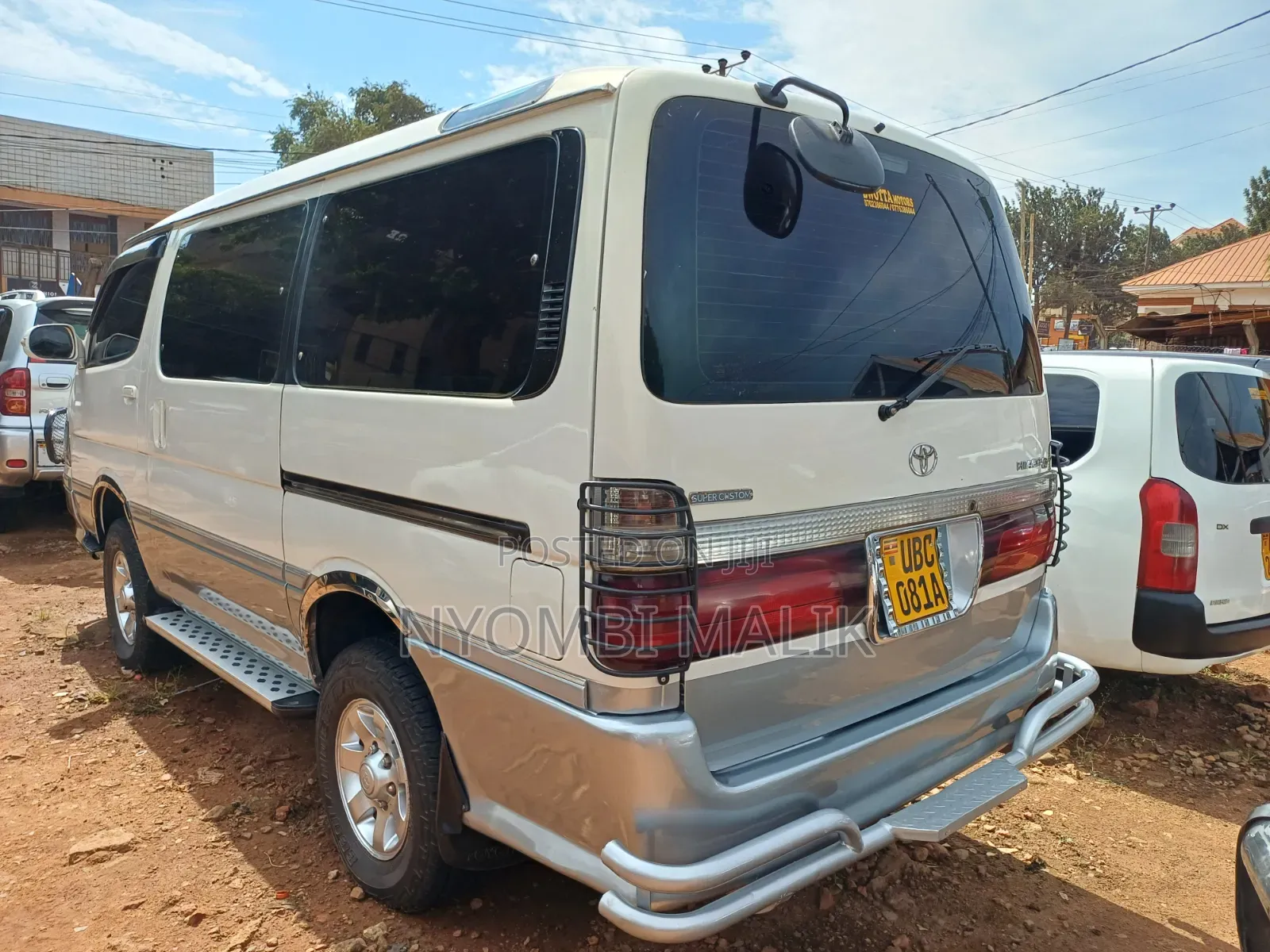 Toyota HiAce 2005 White