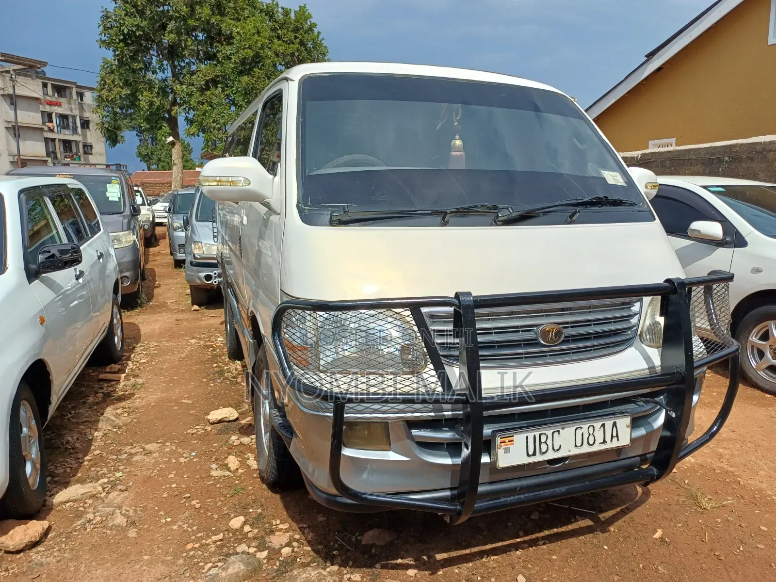 Toyota HiAce 2005 White