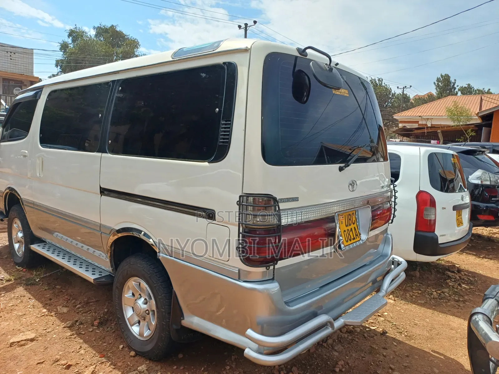 Toyota HiAce 2005 White