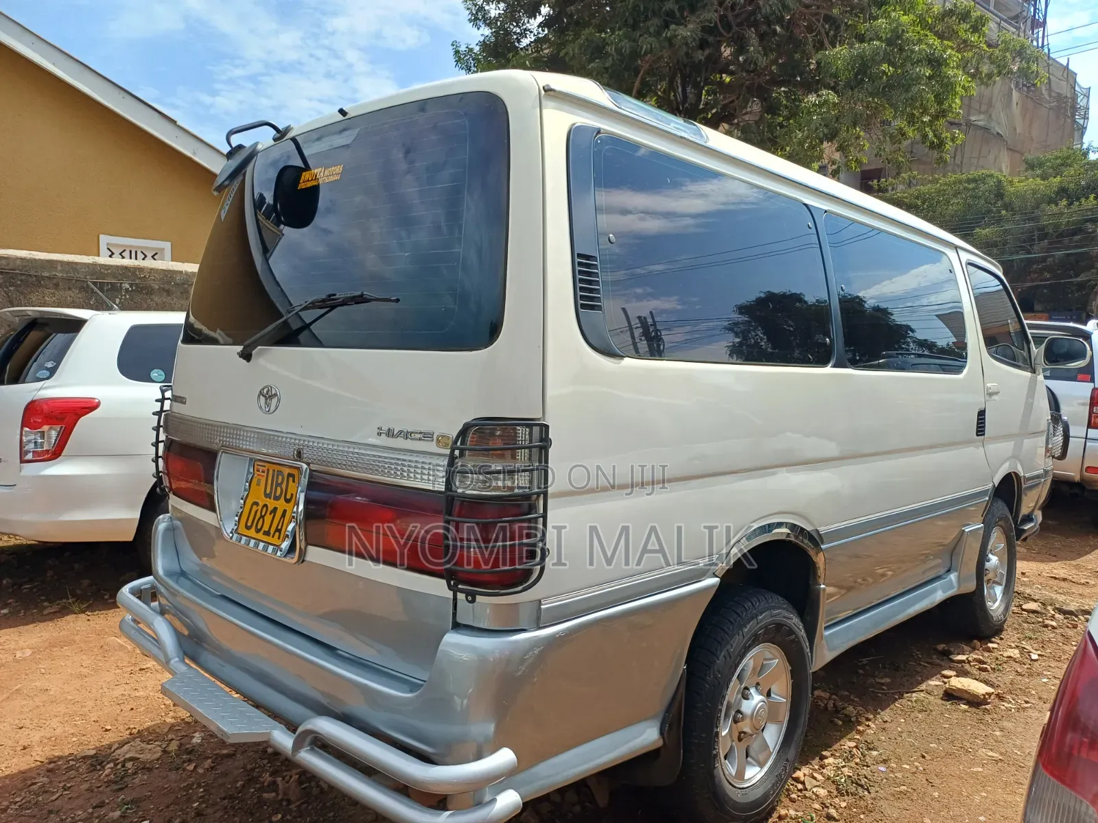 Toyota HiAce 2005 White