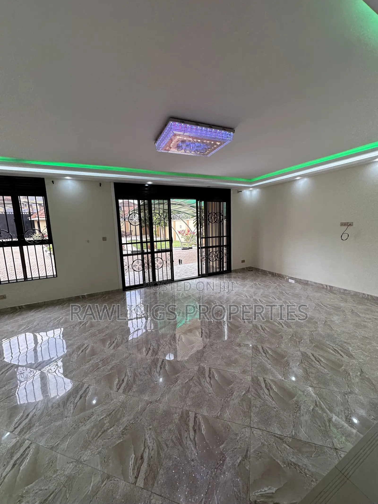 4bdrm Townhouse / Terrace in Canaan Estate, Makindye for rent