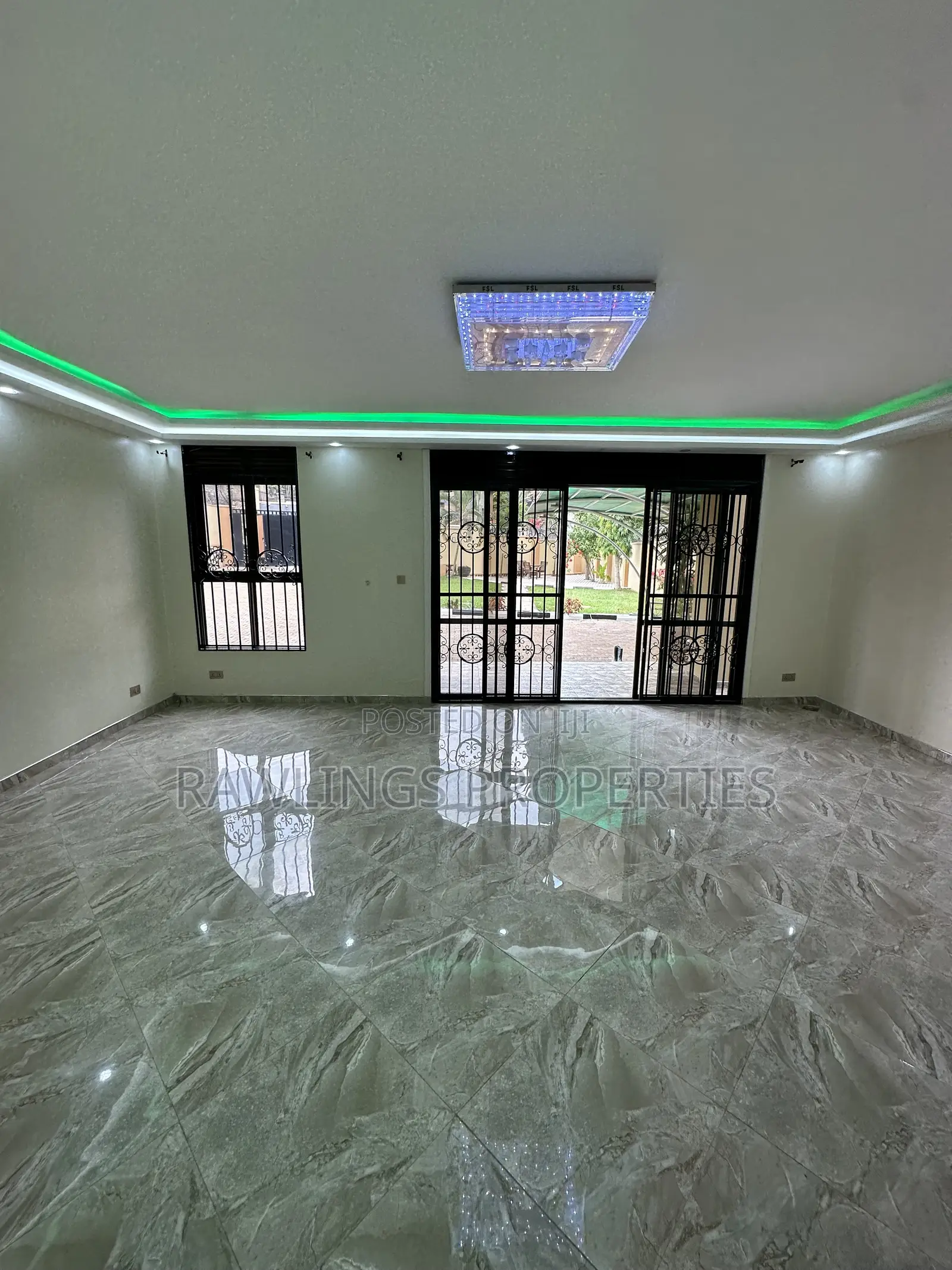 4bdrm Townhouse / Terrace in Canaan Estate, Makindye for rent
