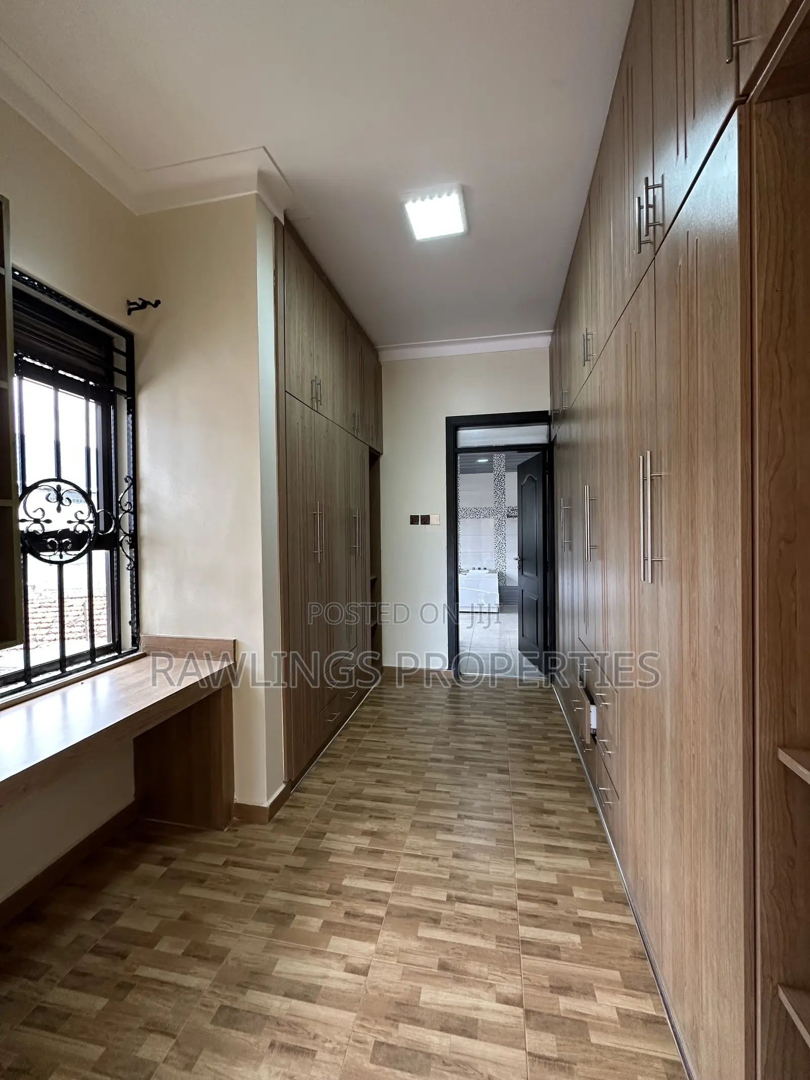 4bdrm Townhouse / Terrace in Canaan Estate, Makindye for rent