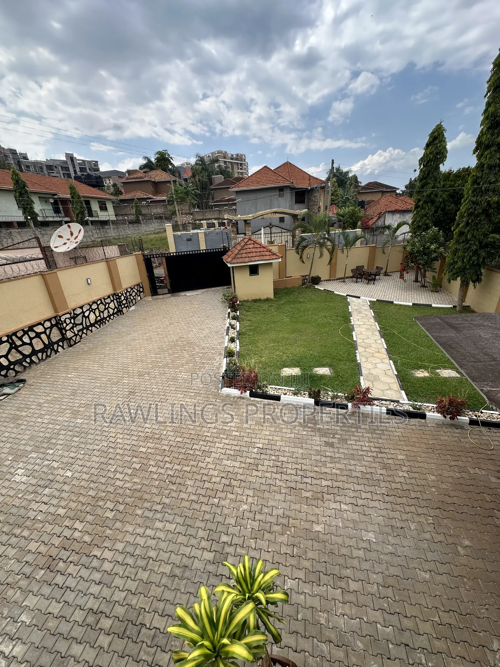 4bdrm Townhouse / Terrace in Canaan Estate, Makindye for rent