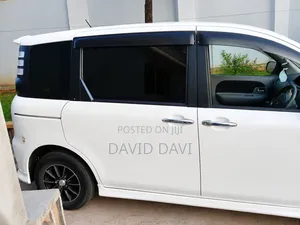 Toyota Sienta 2009 Pearl