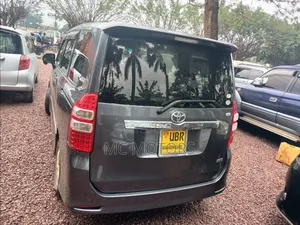 Toyota Noah 2010 Gray