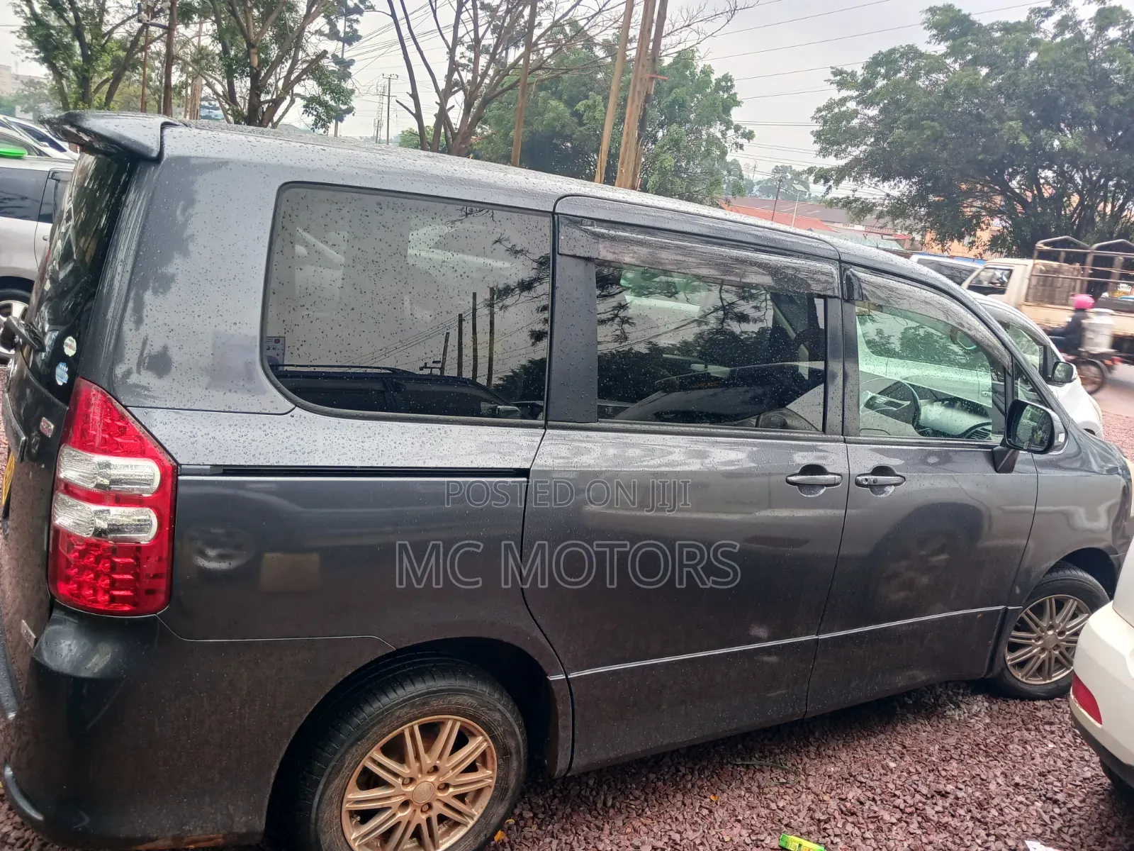 Toyota Noah 2010 Gray