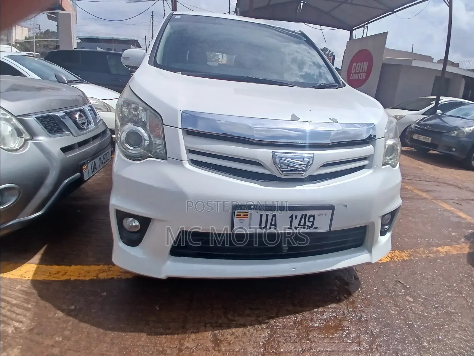 Toyota Noah 2011 White