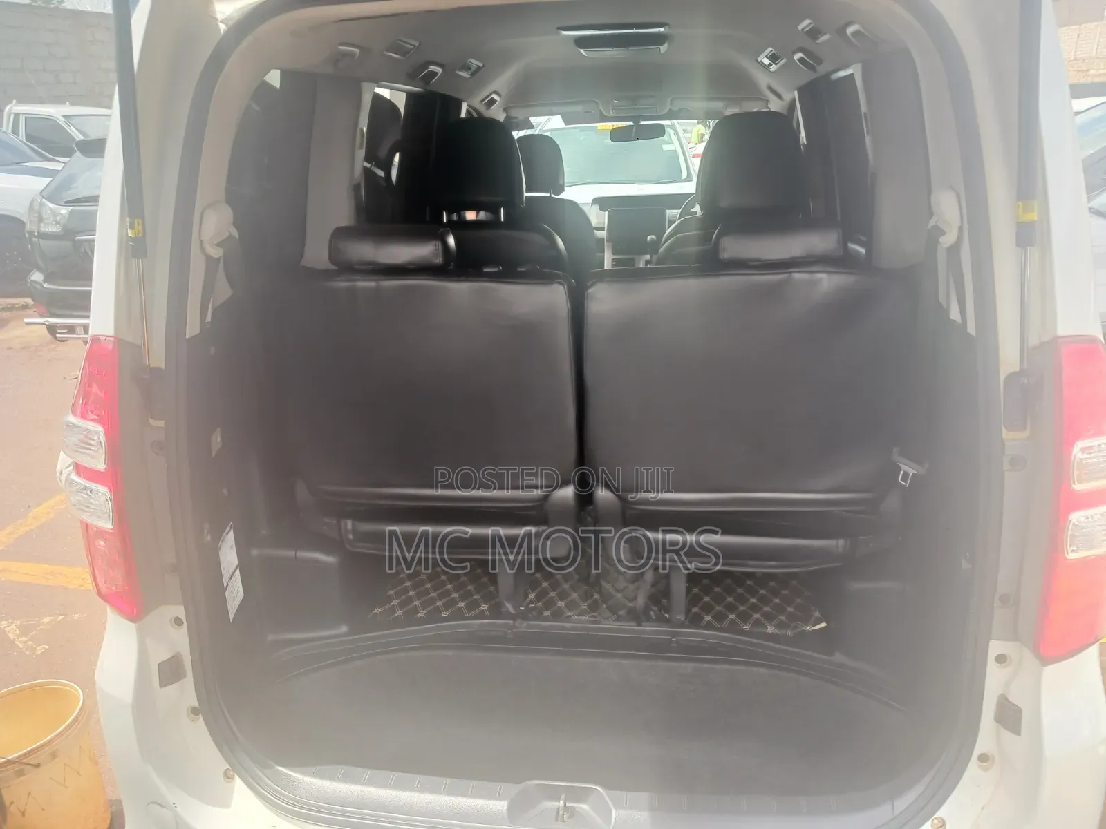 Toyota Noah 2011 White