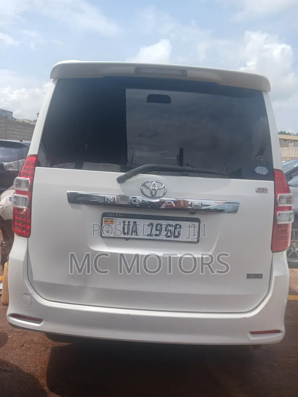 Toyota Noah 2011 White