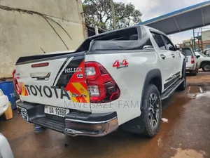 Toyota Hilux 2018 White