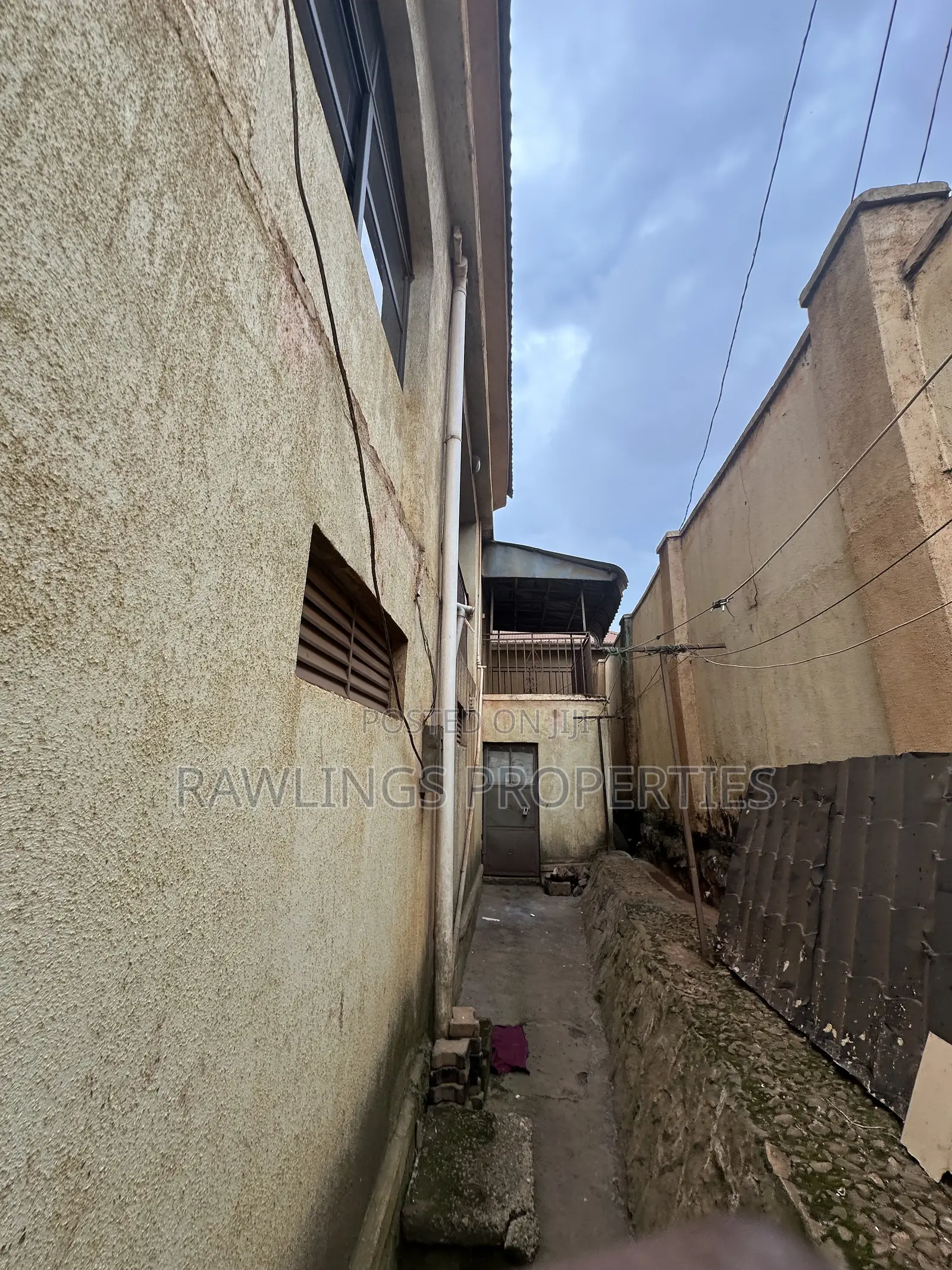 5bdrm Duplex in Bunamwaya, Rubaga for sale