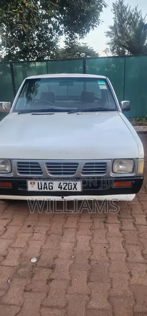 Nissan Pick-Up 1993 White