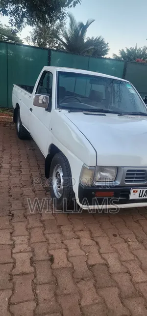 Nissan Pick-Up 1993 White