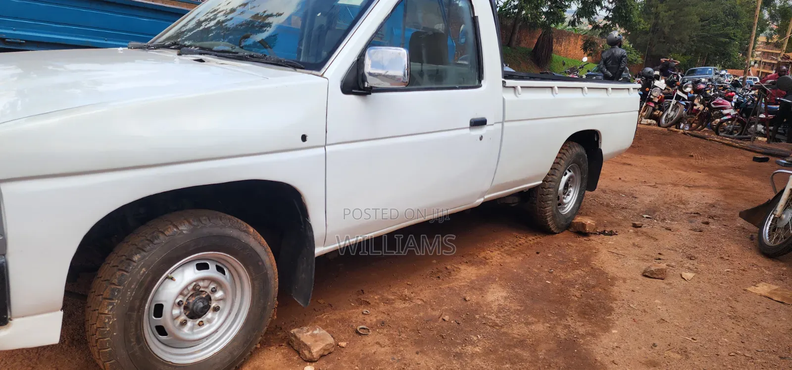 Nissan Pick-Up 1993 White